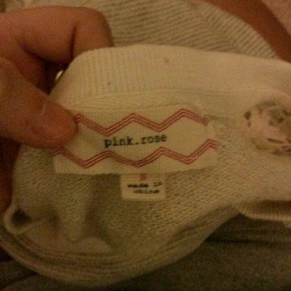 Boutique style sweater with lace shoulders - Picture 2 of 2