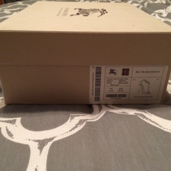 Brand New! Burberry T-strap Sandals! - Picture 4 of 4