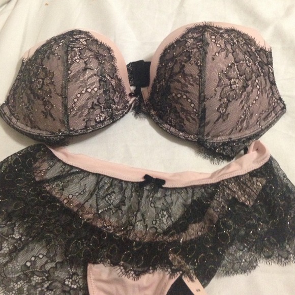 REDUCED NWT Victoria's Secret Bra & Thong Set