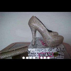Sparkley gold heels with matching gold wallet:)