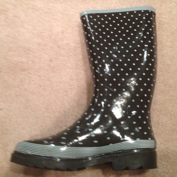 Too small - Picture 2 of 2