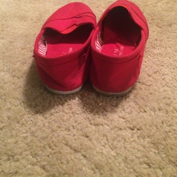 Red slip on shoes - Picture 2 of 3