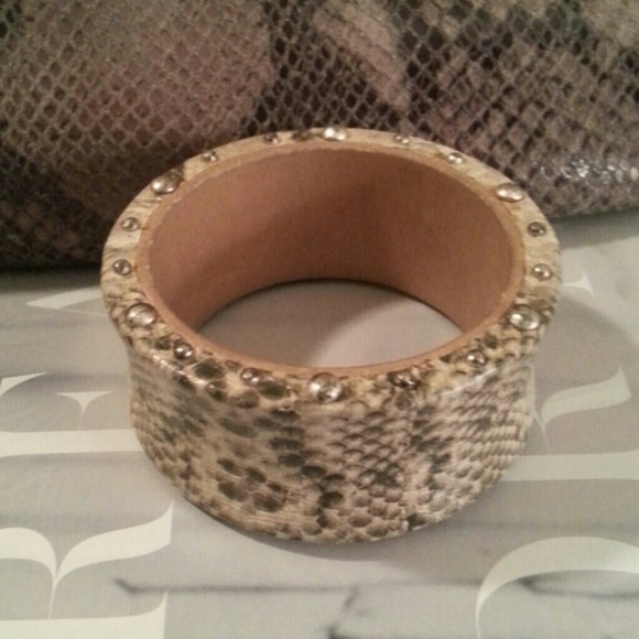 *SOLD* *HP* Snakeskin Cuff Bracelet! Big & bold! - Picture 2 of 4