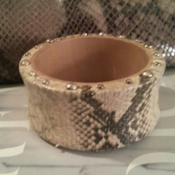 *SOLD* *HP* Snakeskin Cuff Bracelet! Big & bold! - Picture 3 of 4