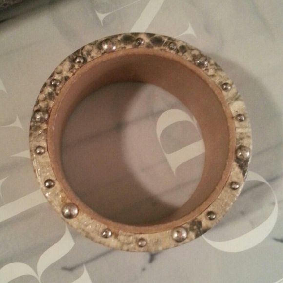 *SOLD* *HP* Snakeskin Cuff Bracelet! Big & bold! - Picture 4 of 4