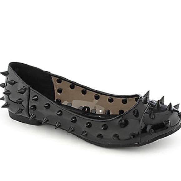 Swapped! 😼Black studded flats