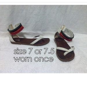 Sandals with ankle cuff