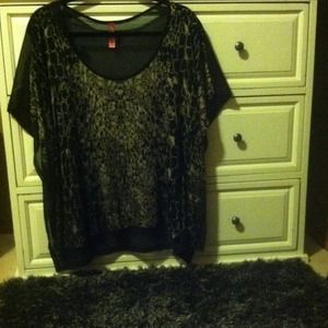 Size S Black/Tan Top