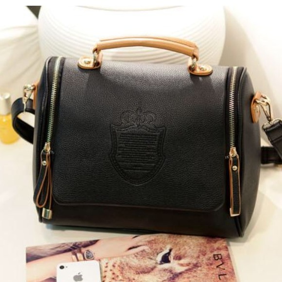 ❌SOLD❌Cute messenger bag for everyday use