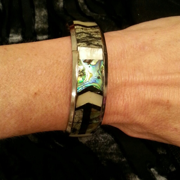 Shell Bangle - Picture 2 of 3