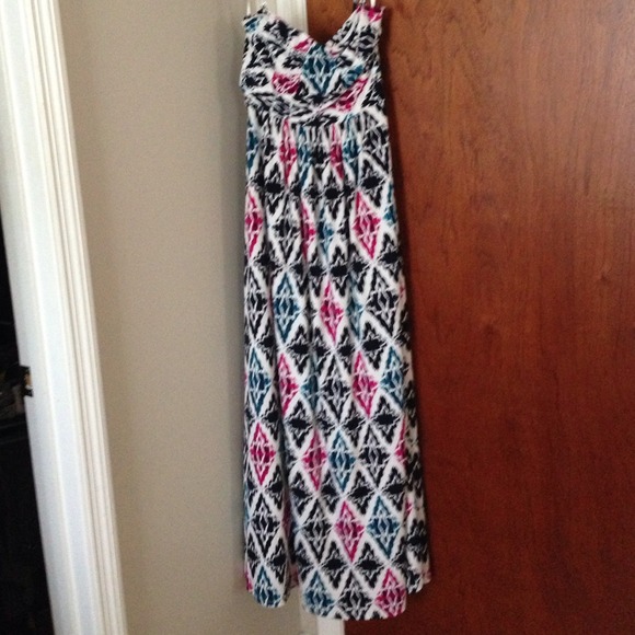 Ann Taylor Sz 4 Maxi. Great for summer!