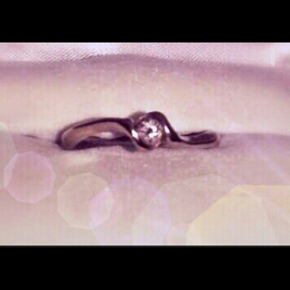 SOLD! Diamond ring.