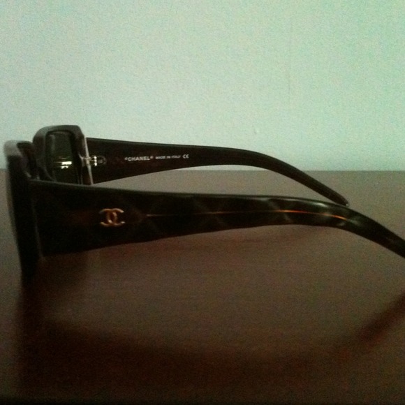 Dark brown quilted Chanel sunnies main image 4