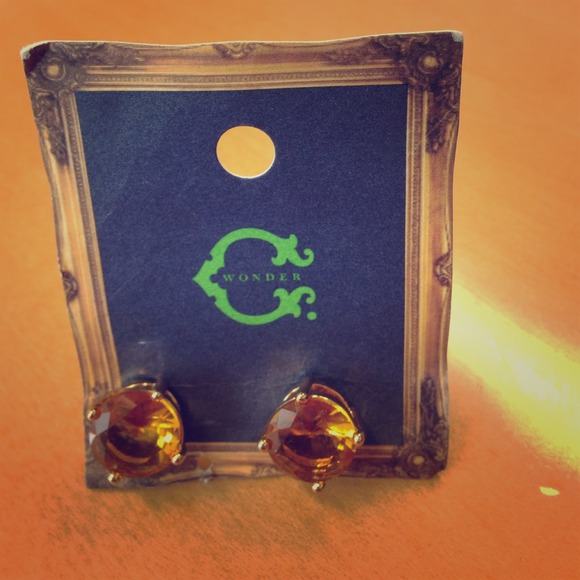 C wonder bling stud earrings