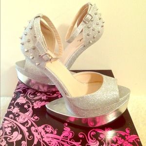 👠Glitz & Glam Heelless Shoes