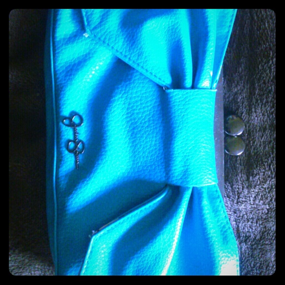 Jessica Simpson Teal clutch