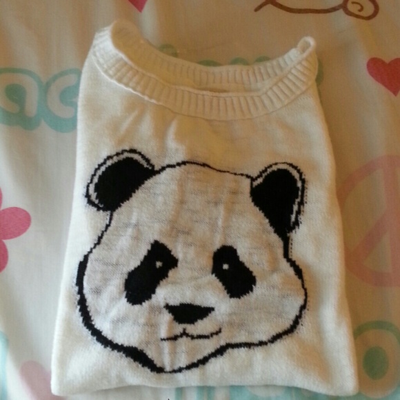 ALMOST LIKE NEW Panda shirt sweater short sleeves.