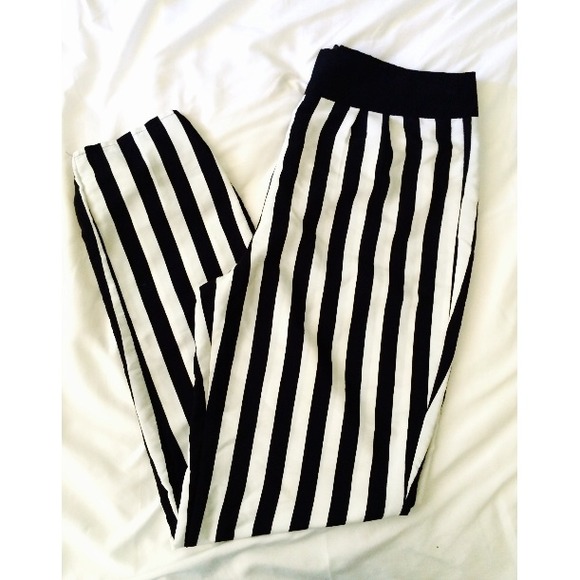 High waisted Bold black and white stripped pants