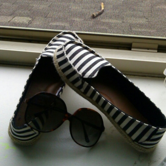 Flats..signature by levi strauss and co.