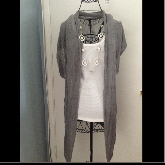 Open short sleeve wrap - Gray.