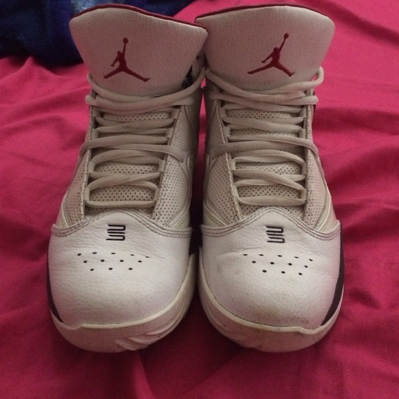 Size 6; Jordan's bearly used .