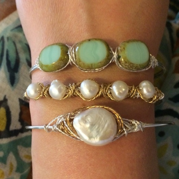 2 freshwater pearl bracelets