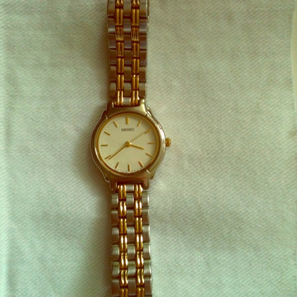 Ladies classic Seiko petite watch-