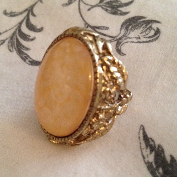 💋SOLD💋 Gold and light peach ring