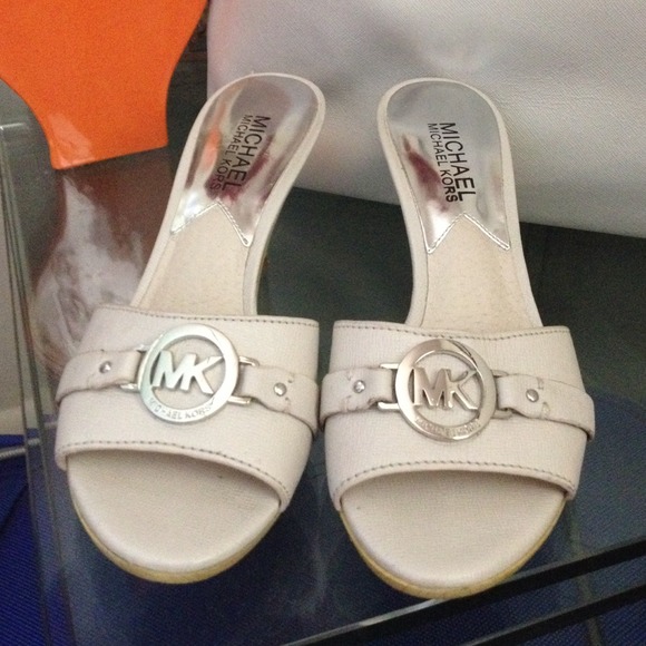 Michael Kors Vanilla sexy kitten heels