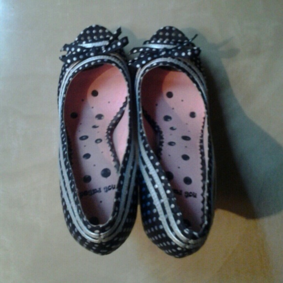 Shoes - Picture 2 of 4