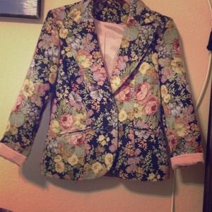 ✨SOLD✨Vintage Inspired Floral Tapestry Blazer