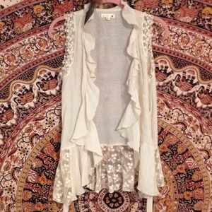 ✨TRADED✨ Adorable Boutique Ruffle/Lace Top