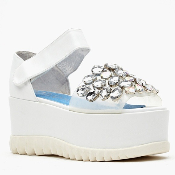 Jeffrey Campbell Tatsu Flatforms White Sandals 7.5
