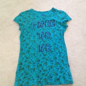 Blue floral "free to be unique" t shirt