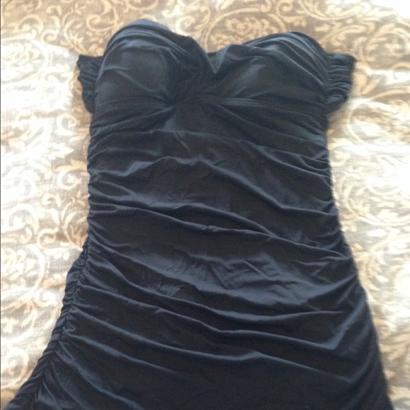 Carmen Marc Valvo black slimming swimsuit size 8