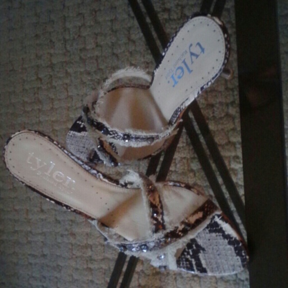Tyler Richard Tyler Zinfandel White & Black Heels