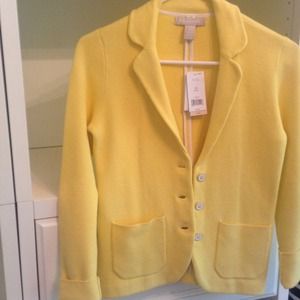 Stylish yellow cotton blazer.