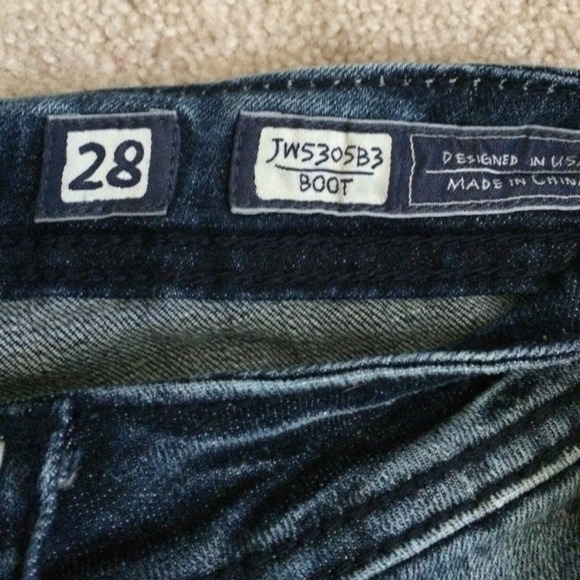 Miss Me Jeans w/Rinestones. Size 28 x 33. like New - Picture 3 of 4