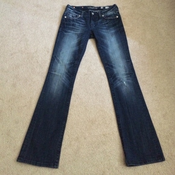 Miss Me Jeans w/Rinestones. Size 28 x 33. like New - Picture 4 of 4
