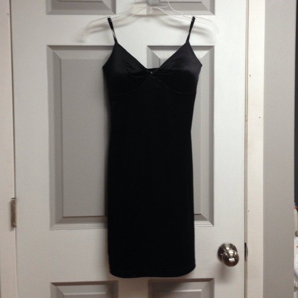 Black mini dress - Picture 1 of 3