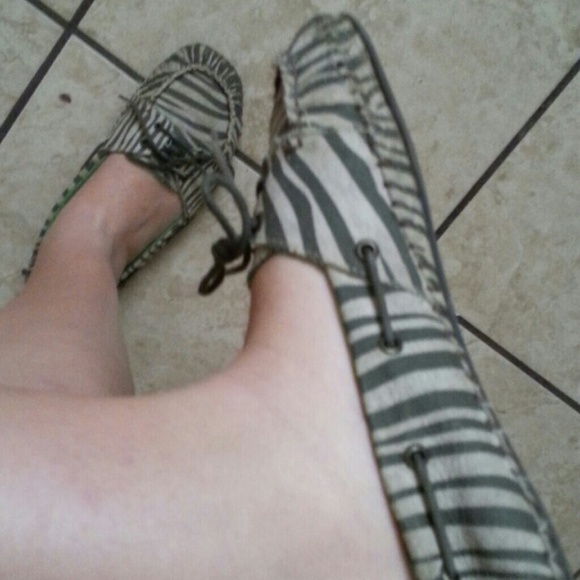 Shoes - Picture 3 of 3