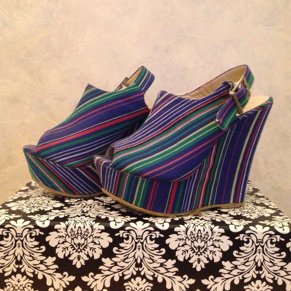 ✂️✂️Price Cut✂️✂️ Colorful Spring Wedges!