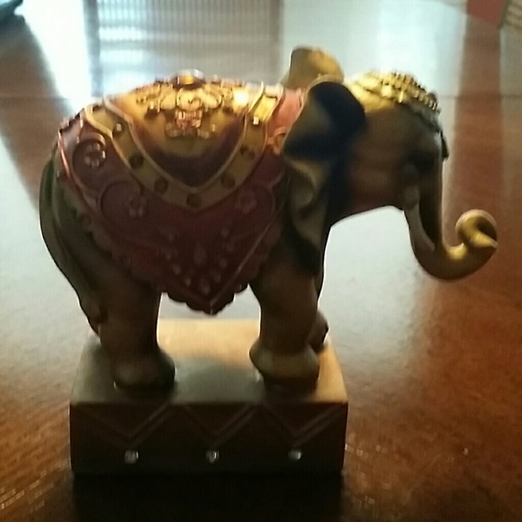 Elephant statue