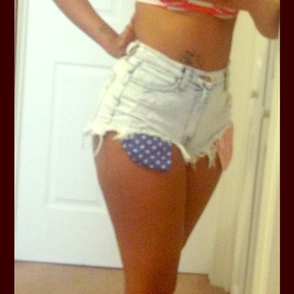 high waisted shorts with pockets hanging out