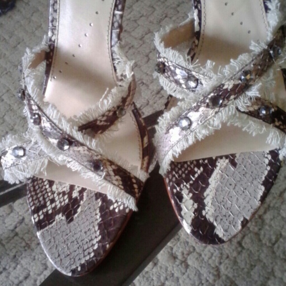 Tyler Richard Tyler Zinfandel White & Black Heels