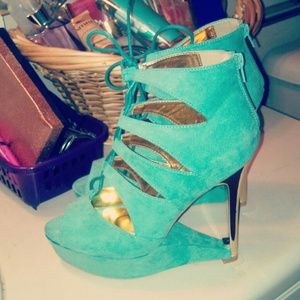 Liliana mint color heels