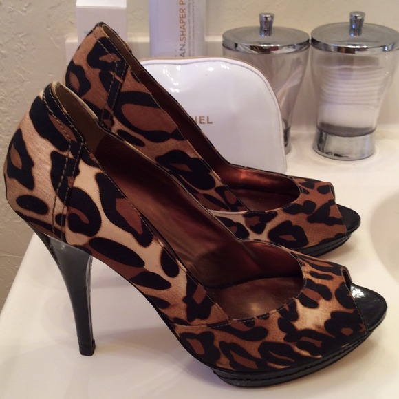 Guess Leopard Peep Toe - Picture 2 of 3