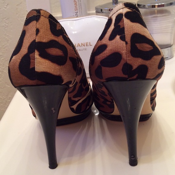 Guess Leopard Peep Toe - Picture 3 of 3