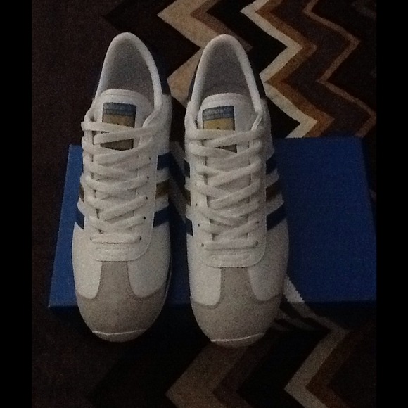 ADIDAS Country II MENS size 10.5 NWT