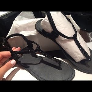 BRAND NEW Charles David black thong sandals size 9